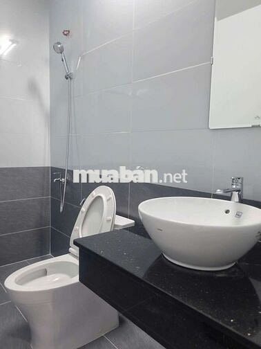 NHÀ MT DƯƠNG THỊ GIANG 6X20M 1 TRỆT 3 LẦU GIÁ TỐT