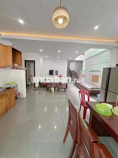 NHÀ 3 TẦNG. MẶT TIỀN HẺM KD. NGANG HIẾM 5M NỞ HẬU 7M VUÔNG VỨC. 8X TỶ