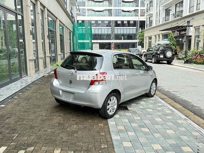 Toyota Yaris 2009 1.3 AT - 120000 km