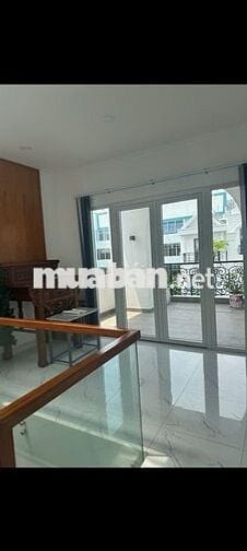 Nhà 1lung,3lau,5pn,4wc,sân đậu oto,hẽm xe tải né nhau,gần emart