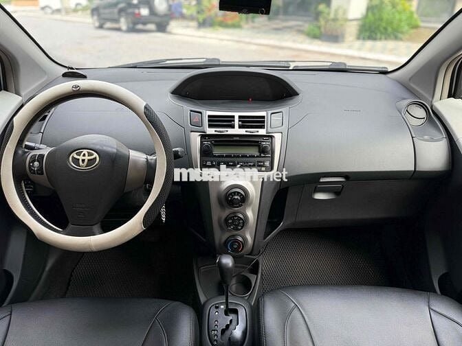 Toyota Yaris 2009 1.3 AT - 120000 km