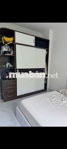 Nhà 1lung,3lau,5pn,4wc,sân đậu oto,hẽm xe tải né nhau,gần emart