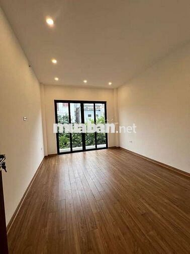 ✈️HIẾM TT NGUYỄN VĂN CỪ.BỒ ĐỀ ✈️DT 46m2. 4 tầng. Giá 8,5 tỷ.Nhà mới.