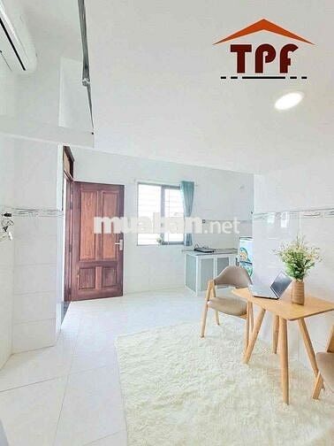CHDV có gác THOÁNG MÁT có MÁY LẠNH, TỦ LẠNH, TỦ ÁO, NƯỚC NÓNG, BÀN GHẾ