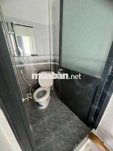 nhà 4x9 1 lầu 2 mặt tiền 2 cửa chính. hẻm 4 mét thông
