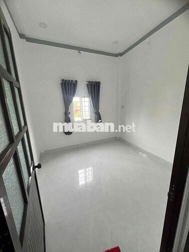 nhà 4x9 1 lầu 2 mặt tiền 2 cửa chính. hẻm 4 mét thông