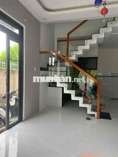nhà 4x9 1 lầu 2 mặt tiền 2 cửa chính. hẻm 4 mét thông