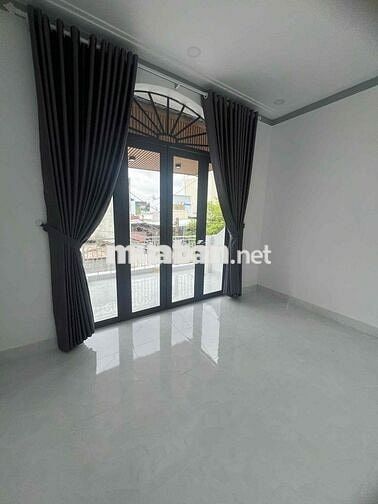 nhà 4x9 1 lầu 2 mặt tiền 2 cửa chính. hẻm 4 mét thông