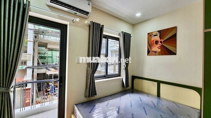 CĂN HỘ FULL NỘI THẤT CỬA SỔ VÀ BAN CÔNG LỚN Ở PHÚ NHUẬN GIÁP Q3,Q1
