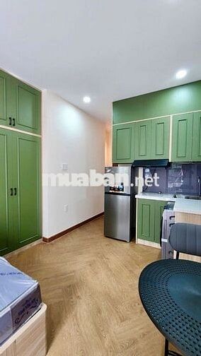 CĂN HỘ FULL NỘI THẤT CỬA SỔ VÀ BAN CÔNG LỚN Ở PHÚ NHUẬN GIÁP Q3,Q1
