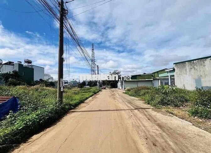 BÁN 3 LÔ LK HẺM 246 YMOAN. 184 ĐỒNG KHỞI-BMT. GIÁ: 2,8 TỶ