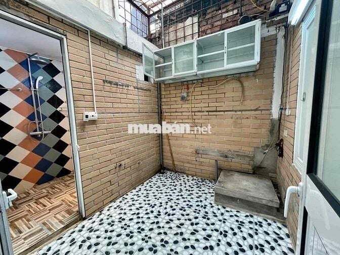 Bán căn chung cư Tầng 1 phố Lạc Trung oto đỗ cửa 2 thoáng 80m giá nhỉn