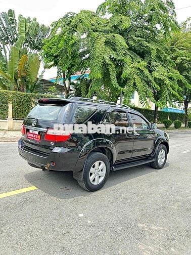 Toyota Fortuner 2010 2.7V 4x4 AT -