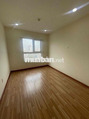 Cho thuê căn hộ Diamond giá 8.5tr có máy lạnh view hồ bơi đẹp