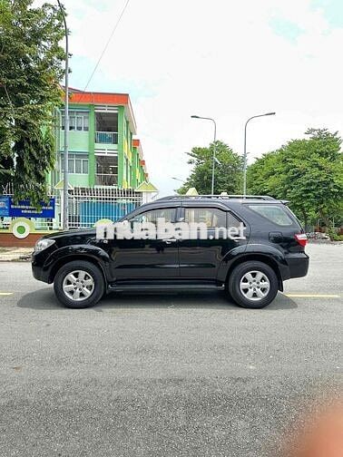 Toyota Fortuner 2010 2.7V 4x4 AT -