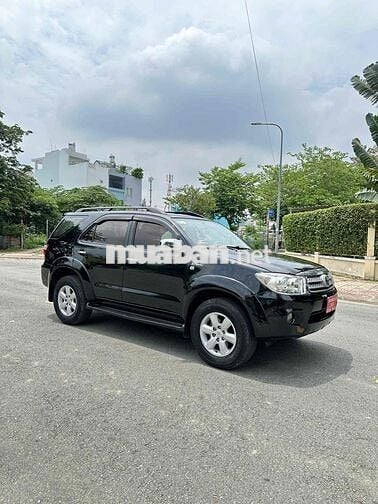 Toyota Fortuner 2010 2.7V 4x4 AT -
