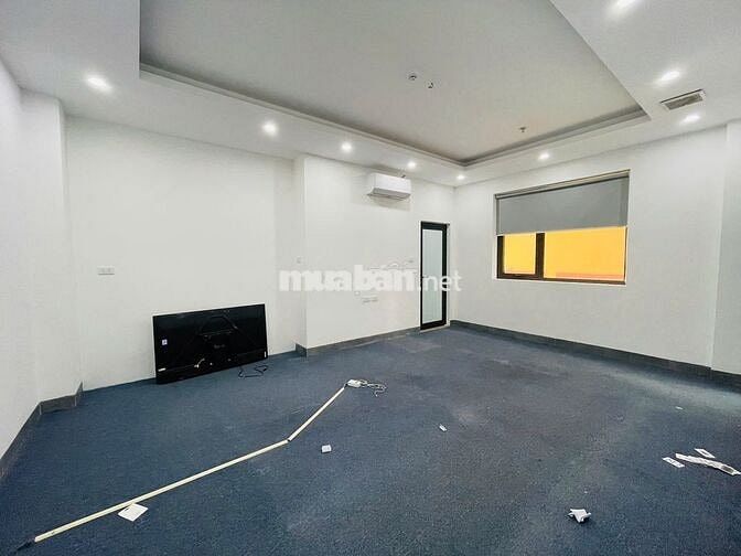 Cho thuê văn phòng Láng Hạ 75m2 11tr view kính thoáng đẹp