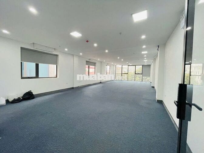 Cho thuê văn phòng Láng Hạ 75m2 11tr view kính thoáng đẹp