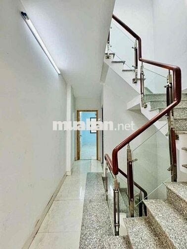 Nhà 5 tầng, 5PN, sát mặt tiền Nguyễn Văn Đậu, hẻm trước nhà 6m.