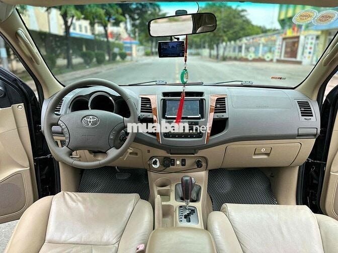 Toyota Fortuner 2010 2.7V 4x4 AT -