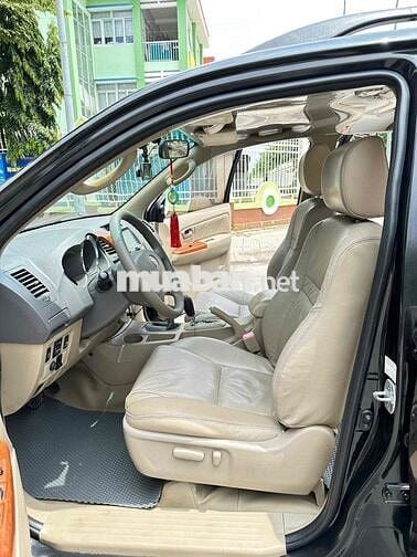 Toyota Fortuner 2010 2.7V 4x4 AT -
