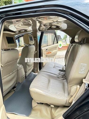 Toyota Fortuner 2010 2.7V 4x4 AT -