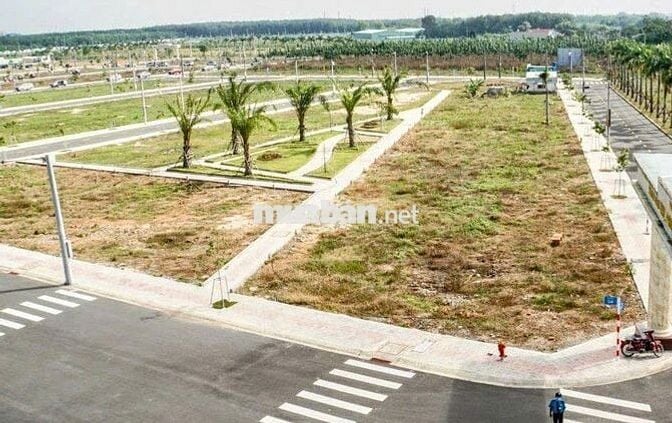 Cần bán 1 lô đất 3 mặt tiền View công viên