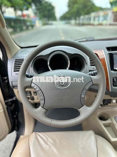 Toyota Fortuner 2010 2.7V 4x4 AT -