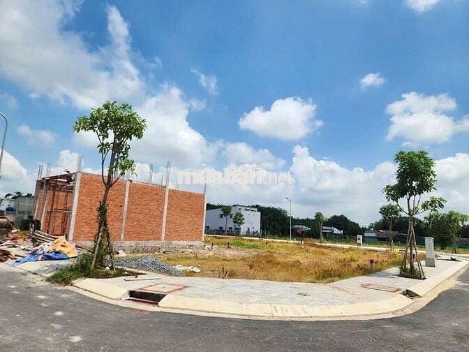 Cần bán 1 lô đất 3 mặt tiền View công viên
