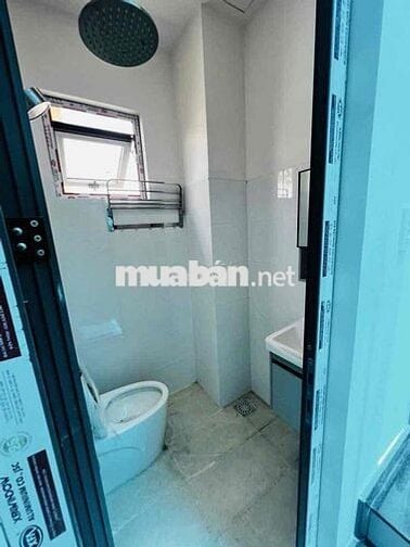 Nhà mới xây 1 trệt 2 lầu 1 sân thượng cách Quang trung 1 căn.