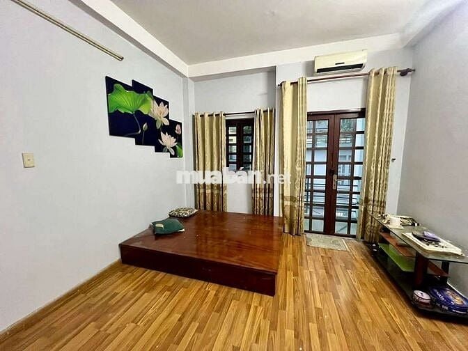 Cho thuê nhà còn mới, 3pn sẵn ntcb, đường Nguyễn Tư Giản P12 GV