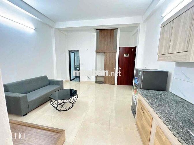 Cho thuê CCMN phố Cầu Giấy. Ban Công 30m2. Thang Máy. Giá 5Tr