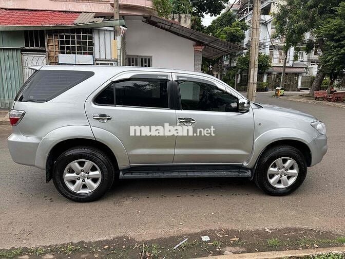 Toyota Fortuner 2009 2.7V - 129000 km
