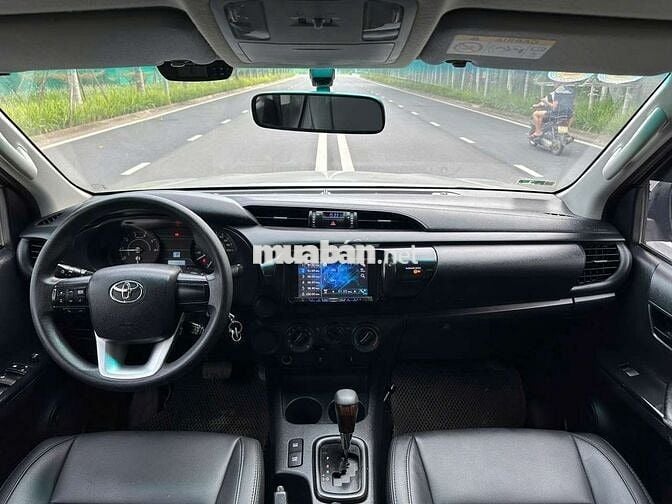 Toyota Hilux E 2.4AT 4x2 lỗi tặng xe, 12 vạn zin