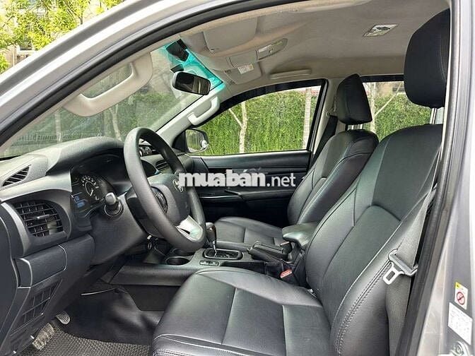 Toyota Hilux E 2.4AT 4x2 lỗi tặng xe, 12 vạn zin