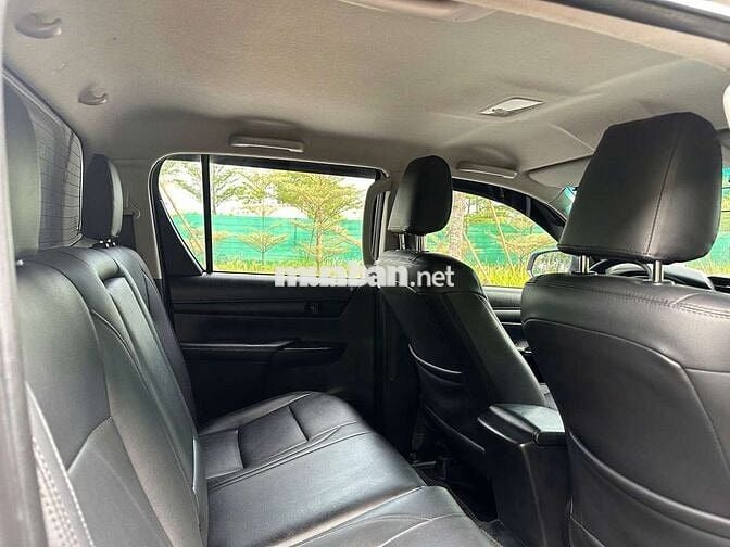 Toyota Hilux E 2.4AT 4x2 lỗi tặng xe, 12 vạn zin