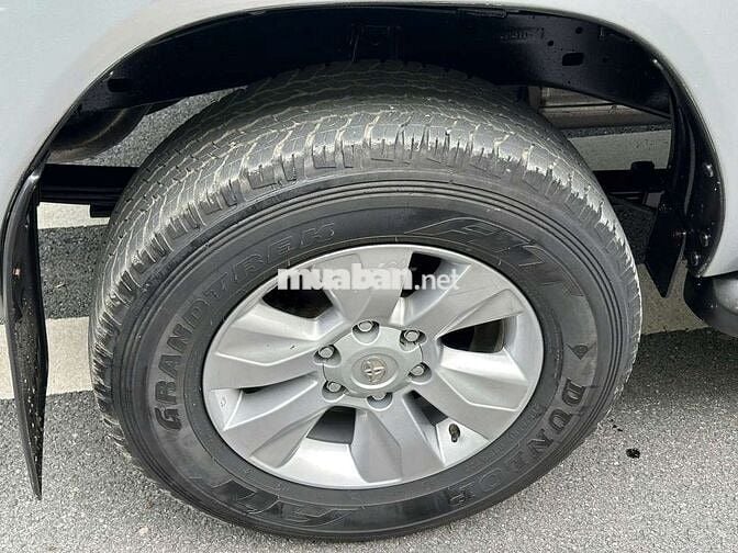 Toyota Hilux E 2.4AT 4x2 lỗi tặng xe, 12 vạn zin