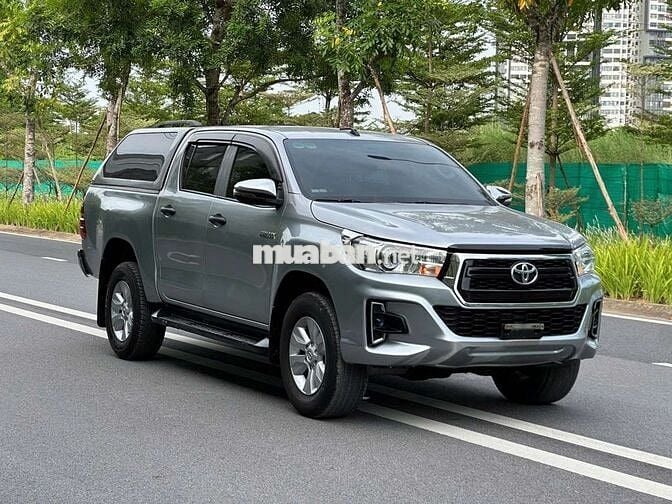 Toyota Hilux E 2.4AT 4x2 lỗi tặng xe, 12 vạn zin