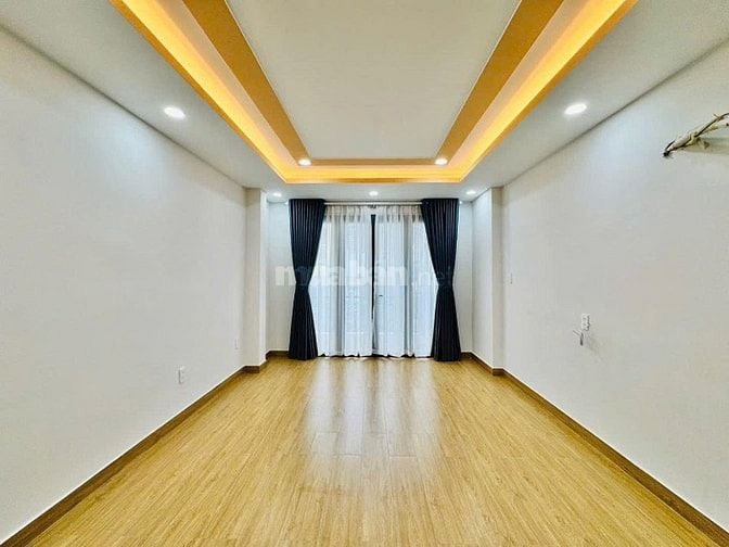 💥Nhà đẹp 1 trệt 2 lầu + sân thượng – Có luôn phòng thờ, hẻm rộng oto