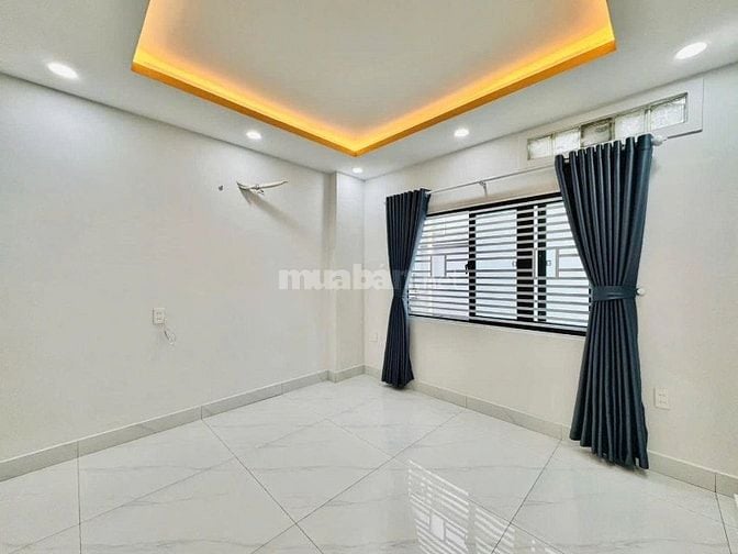 💥Nhà đẹp 1 trệt 2 lầu + sân thượng – Có luôn phòng thờ, hẻm rộng oto