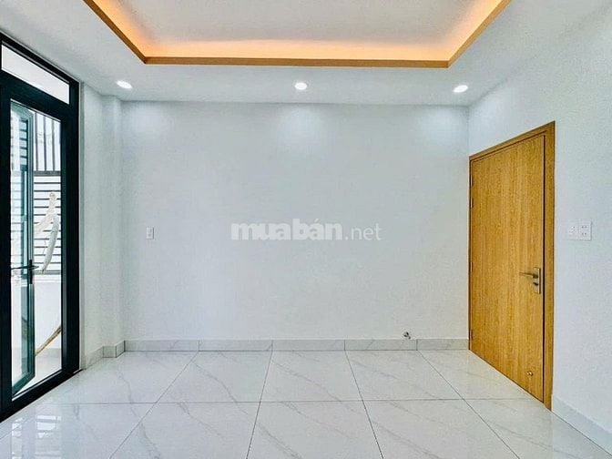 💥Nhà đẹp 1 trệt 2 lầu + sân thượng – Có luôn phòng thờ, hẻm rộng oto