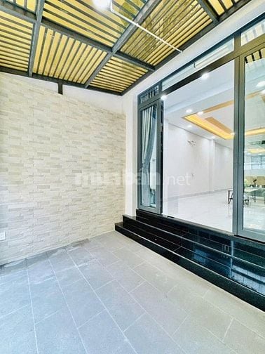 💥Nhà đẹp 1 trệt 2 lầu + sân thượng – Có luôn phòng thờ, hẻm rộng oto