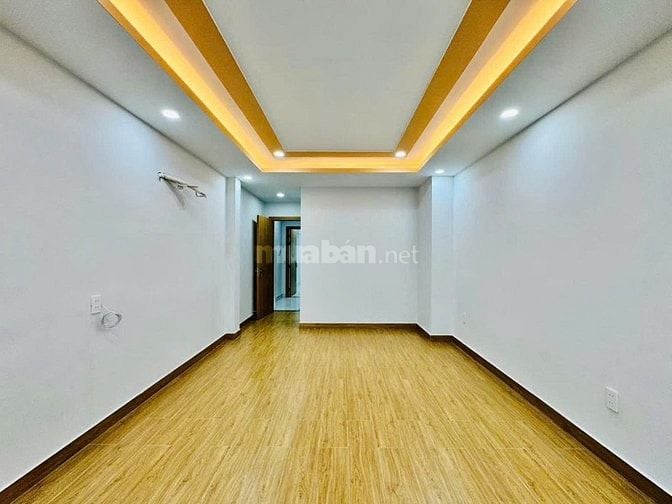 💥Nhà đẹp 1 trệt 2 lầu + sân thượng – Có luôn phòng thờ, hẻm rộng oto