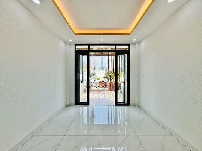 💥Nhà đẹp 1 trệt 2 lầu + sân thượng – Có luôn phòng thờ, hẻm rộng oto