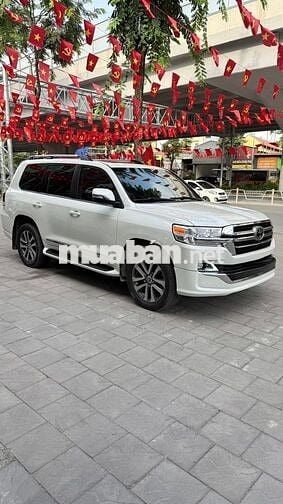 Toyota Land Cruiser 5.7 nhập Mỹ, sản xuất 2016.