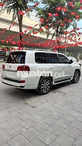 Toyota Land Cruiser 5.7 nhập Mỹ, sản xuất 2016.