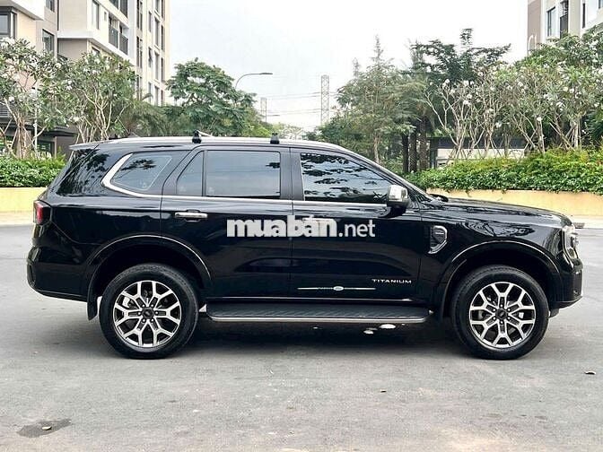 Cần bán ngay Everest Titanium 4x2 2023 giá mềm