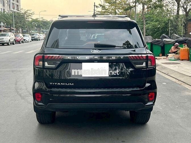 Cần bán ngay Everest Titanium 4x2 2023 giá mềm