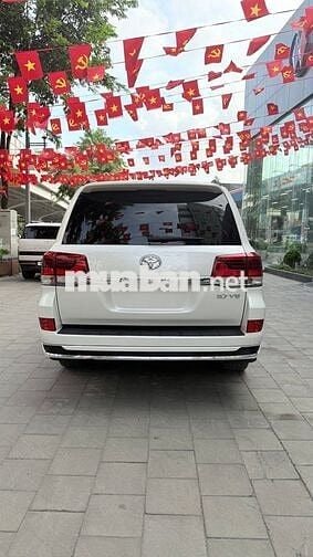 Toyota Land Cruiser 5.7 nhập Mỹ, sản xuất 2016.