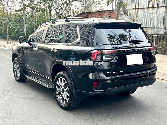 Cần bán ngay Everest Titanium 4x2 2023 giá mềm